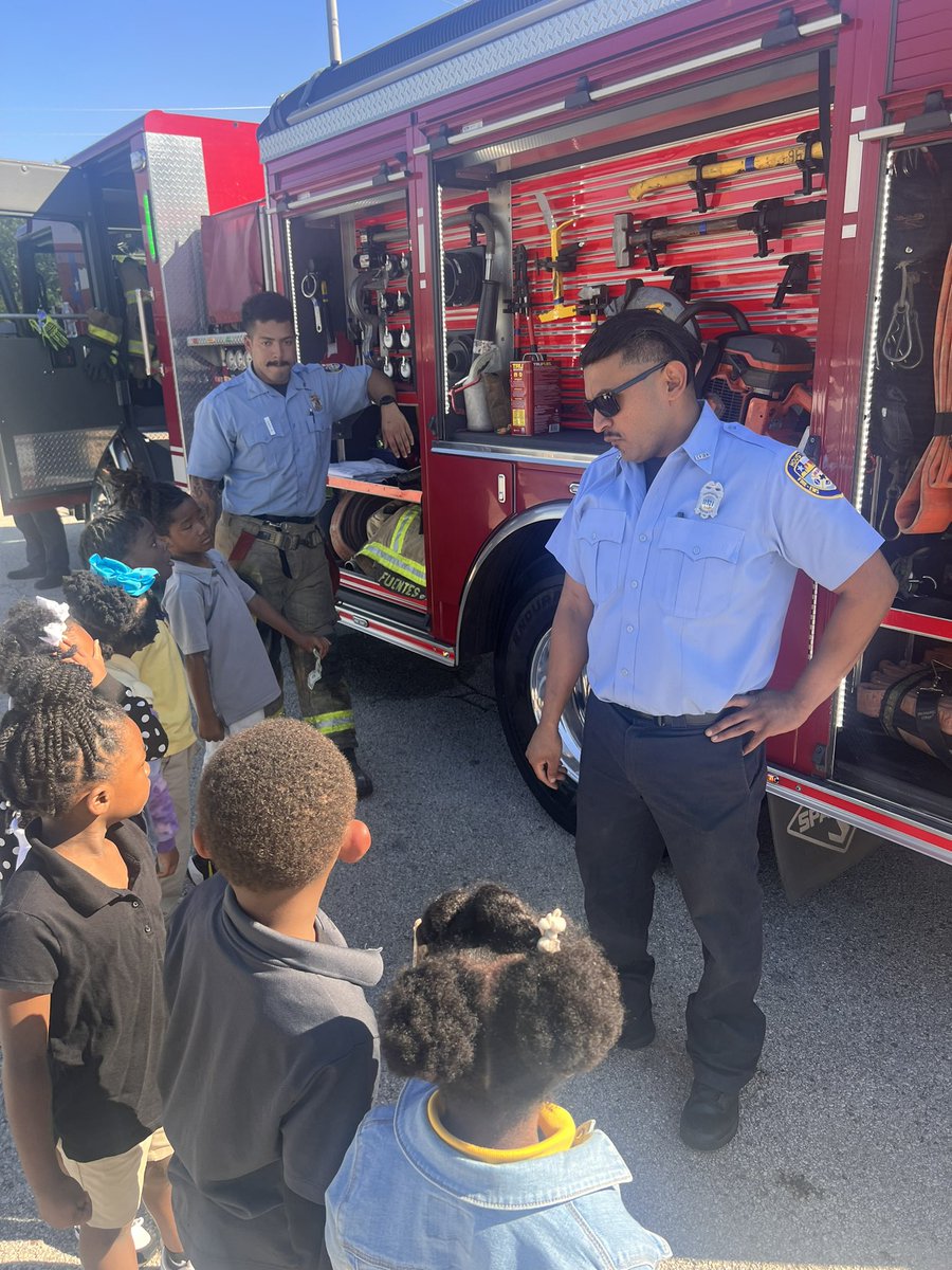 Did you know this week is FIRE PREVENTION WEEK? 🔥 We had a visit from Station 46 and our students learned so much! 🐝❤️ @TeamHISD @HoustonFire #BelieveEducateElevate