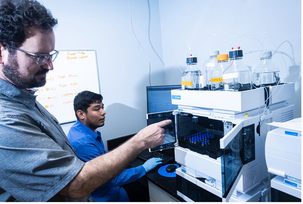 csunorthridge's tweet photo. New equipment curated by an anonymous donation of $250,000 gives research opportunities to microbial physiology students to study the growth of bacteria. 
https://t.co/2Sx6KISAGA https://t.co/JGB7dT3Xd6