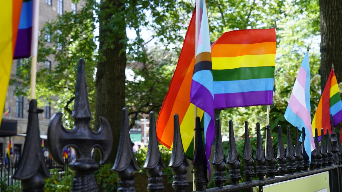 NatParkTrust's tweet photo. 🌈 October is #LGBTQHistoryMonth! Whether hiking, biking, or strolling in the park, remember the outdoors is for all. Let's build inclusive environments in nature and beyond. Together, we can forge trails of acceptance. 🌳🏳️🌈
#OutsideWithPride #LGBTQ #QueerPride https://t.co/hhj3hS3BO4
