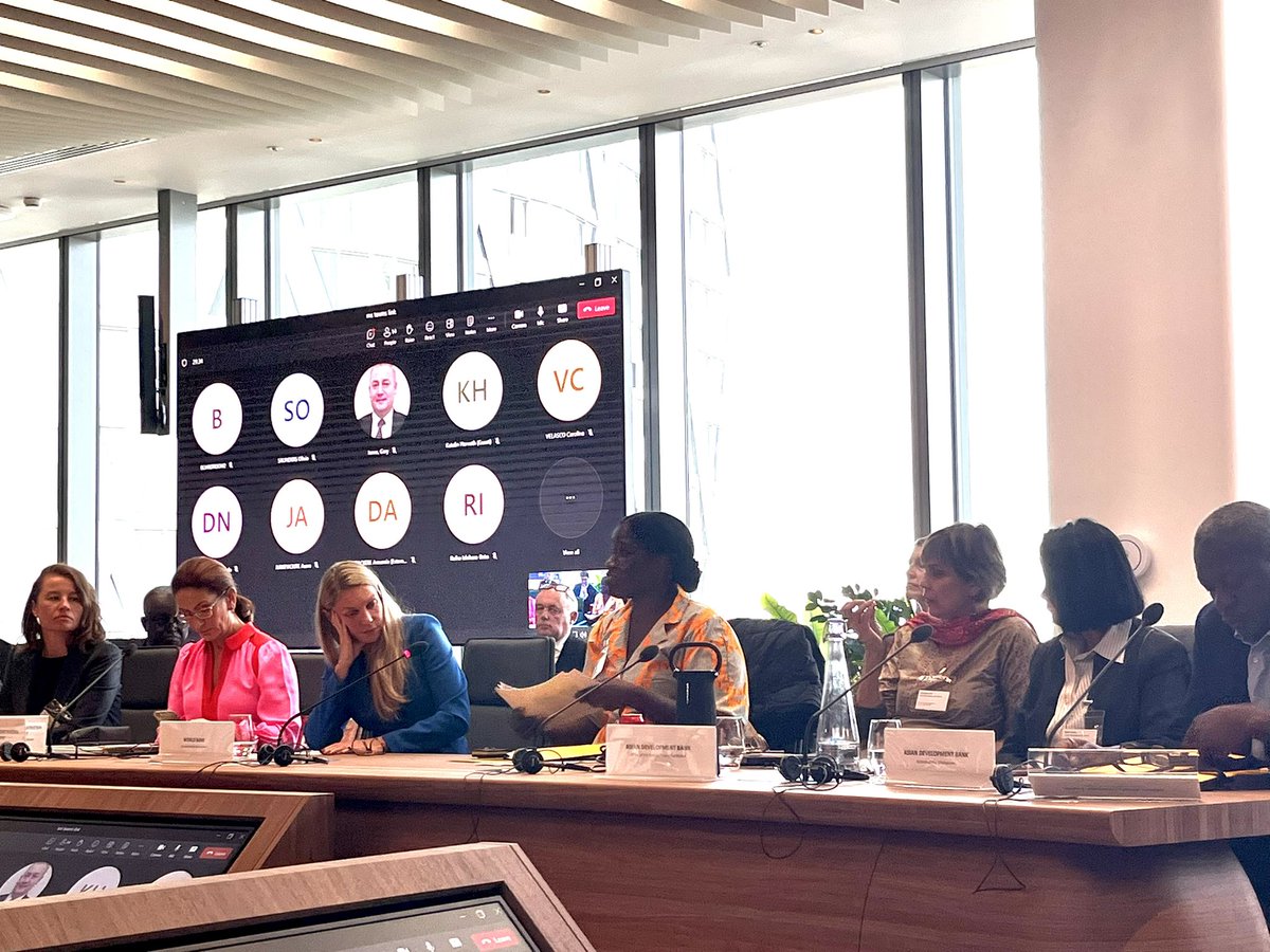 Sutharee Wannasiri tweet media