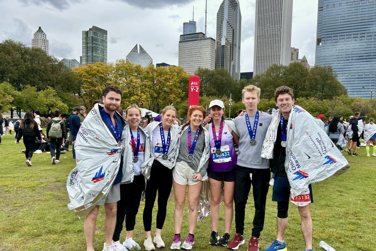 yorkgirlsYDXC's tweet photo. York Cross Country Alumni completing the Chicago Marathon Together! Congratulations 💚 https://t.co/zUE14jSb4g
