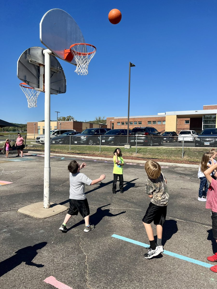 2nd grade love the new Basketball Goals. Thank you @sdcopeland48 and team for making this happen. #GoBlackcats.