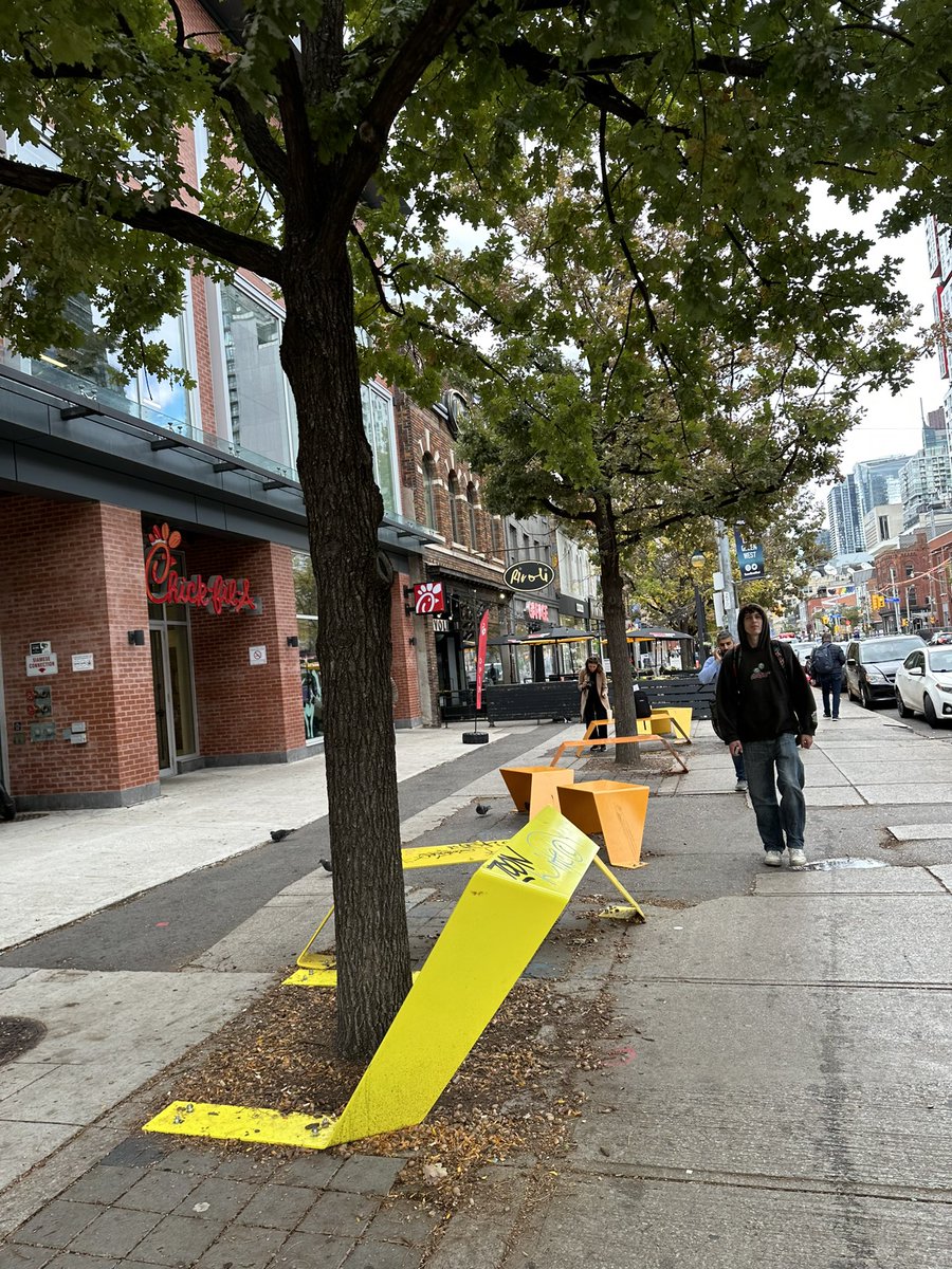 fadi_masoud's tweet image. Nice to see new #seating on @queenstreetwest @cityoftoronto ! Despite the awful/typical vandalism they are adding a lot to the public realm.. It is also nice to see non-standard City of Toronto yawn-fest benches !
