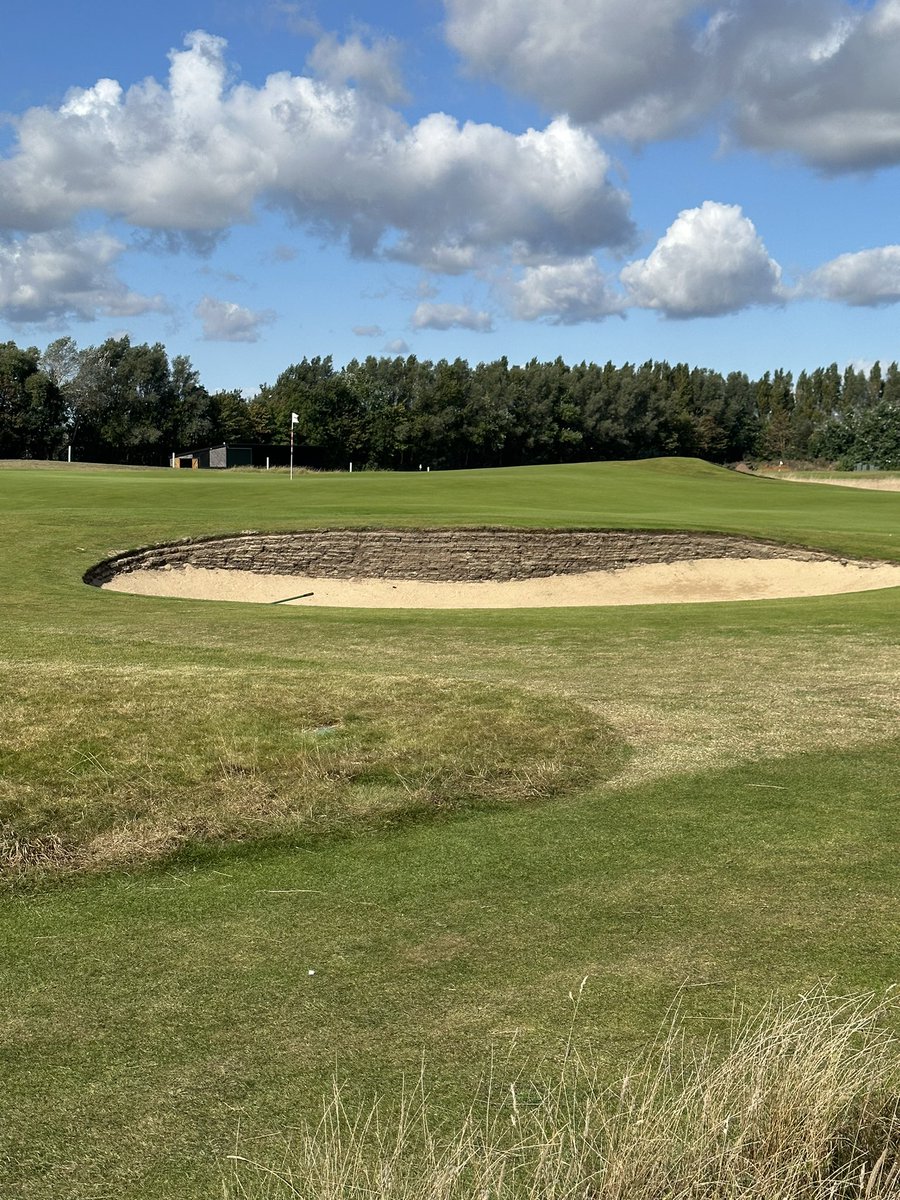 handcraftedtrav's tweet photo. Sometimes I get requests from clients to visit a place I’ve never been before, like the golf course where James Bond plays Goldfinger. So off we went. Turns out the Royal St George’s Golf Club was author Ian Fleming’s favorite course. Also explored the nearby village of Sandwich. https://t.co/5SmFCEmbIC