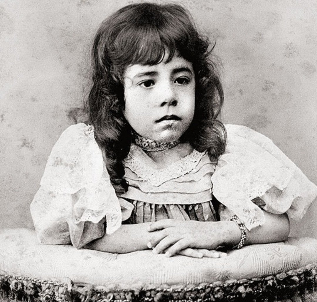 saopauloreview's tweet photo. O pequeno Mário de Andrade, aos 4 anos de idade (1897), passando na sua timeline. 
 A foto pertence ao Acervo de Carlos Augusto de Andrade Camargo.

⌐oò https://t.co/77MYlkRVZp