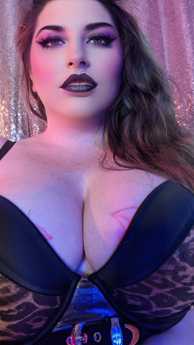 I love making Locktober difficult 😈 https://t.co/DUB14ctdXa