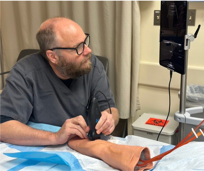 UWashEM's tweet photo. @SarahGartnerMD, our inaugural AEMUS fellow, recently traveled around Alaska to teach providers how to use point-of-care ultrasound for their practice. This is thanks to a new partnership between #UWashEM's section of Ultrasound and @SEARHCTweets 

 More: https://t.co/sH1dFDOEVd https://t.co/oAJKazFDce