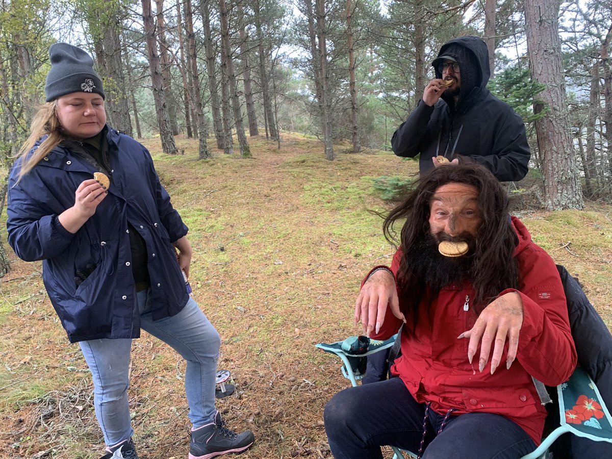 ItBeAnEvilMoon's tweet photo. #snackbucket and #werewolf eating biscuits… 👹😃🍿 https://t.co/1R553Vrvat