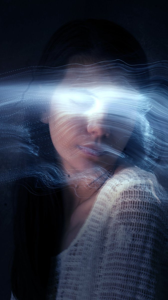 FLUX. Starring Amanda
#lightpaintingbrushes #fiberopticlightpainting #art #artportrait #fire #dramaticlight #dramatic #lightpainting #lightpaintingphotography #mood #moodyports #artportrait #artmadeoflight