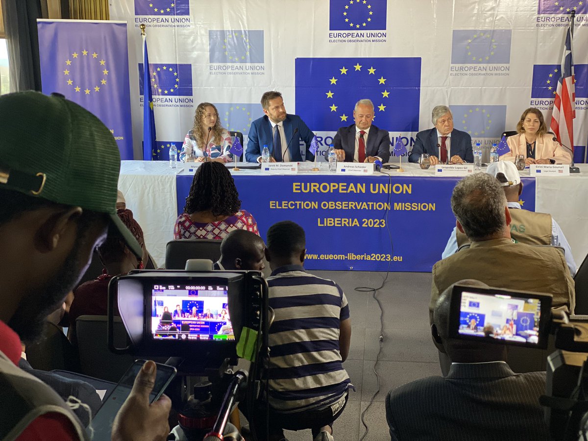 SwedeninLiberia's tweet photo. The independent EU Elections Observation Mission to Liberia. Just presented their initial findings relating to the Liberian 2023 elections. 

They congratulate Liberians for turning out en masse for a well-handled election.  

#liberiachooses2023 
🇪🇺🤝🇱🇷 https://t.co/ujlSYfh9Do