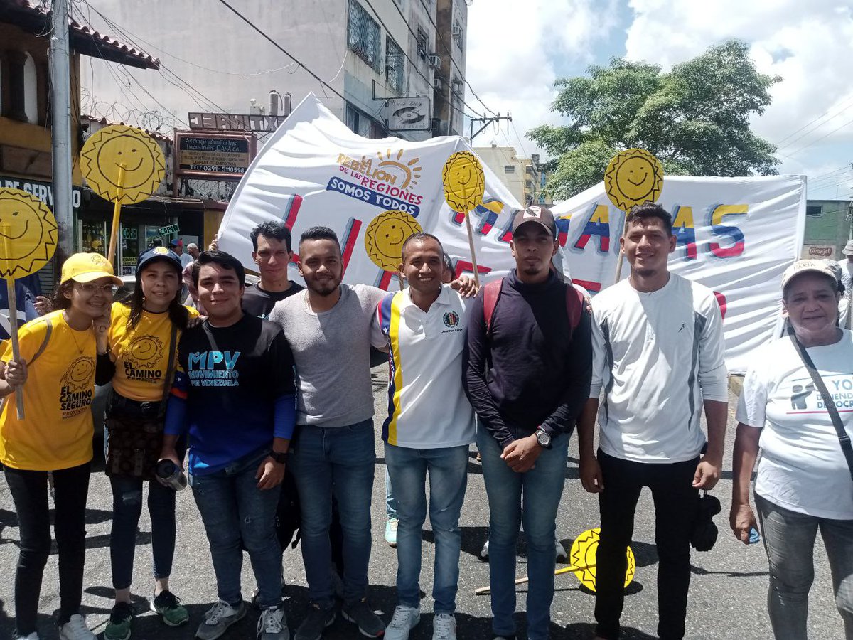 JCaripe1's tweet photo. #12Oct23 | Ayer estuvimos caminando con @prospericarlos, Hoy lo hacemos junto al FAVL, PUD, Junta Regional de Primarias y la plataforma juvenil invitando a la participación en las #Primarias por el candidato de su preferencia, lo importante es construir la verdadera #Unidad https://t.co/YIq9S00MPZ