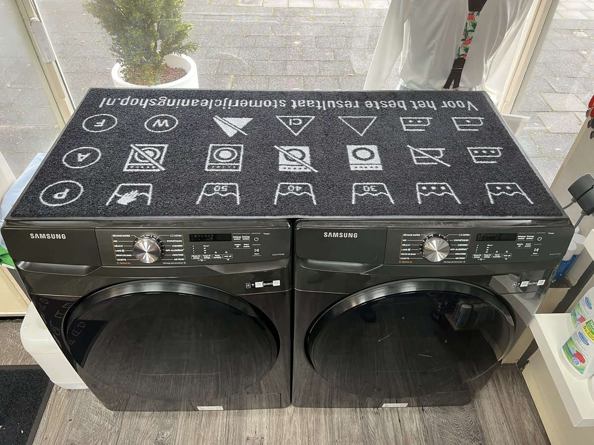 Mooie Logomat op de warmtepomp drogers neergelegd, weet jij wat de symbolen betekenen? #wasetiket #stomerij #biologich #groenestomerij.Laat je kleding reinigen bij een stomerij die het zelf doet😊