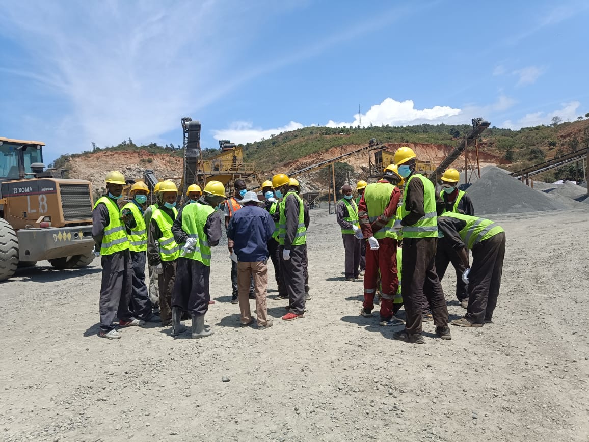 Today @DOSHS_KE' Kirinyaga office supervised issuance of #PersonalProtectiveEquipment to workers at China Wu Yi batching plant located in Kiangwaci in Ndia Constituency.

#Occupationalhygiene
#Occupationalsafety
#occupationalhealth
#safeworkprocedures
#plantsafety