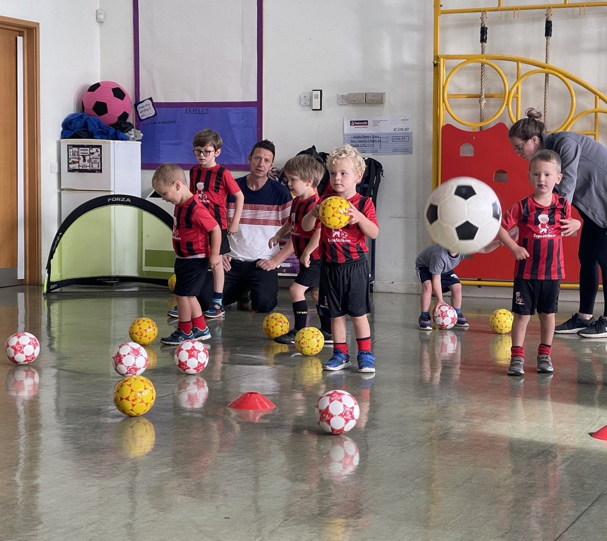 Active toddler at home?

SupaStrikers offer fun, active and age appropriate classes to keep toddlers engaged ⚽️❤️

#toddler #toddlerlife #activekids #kids #toddlerclasses #preschool #preschoolfootball #toddlerfootball