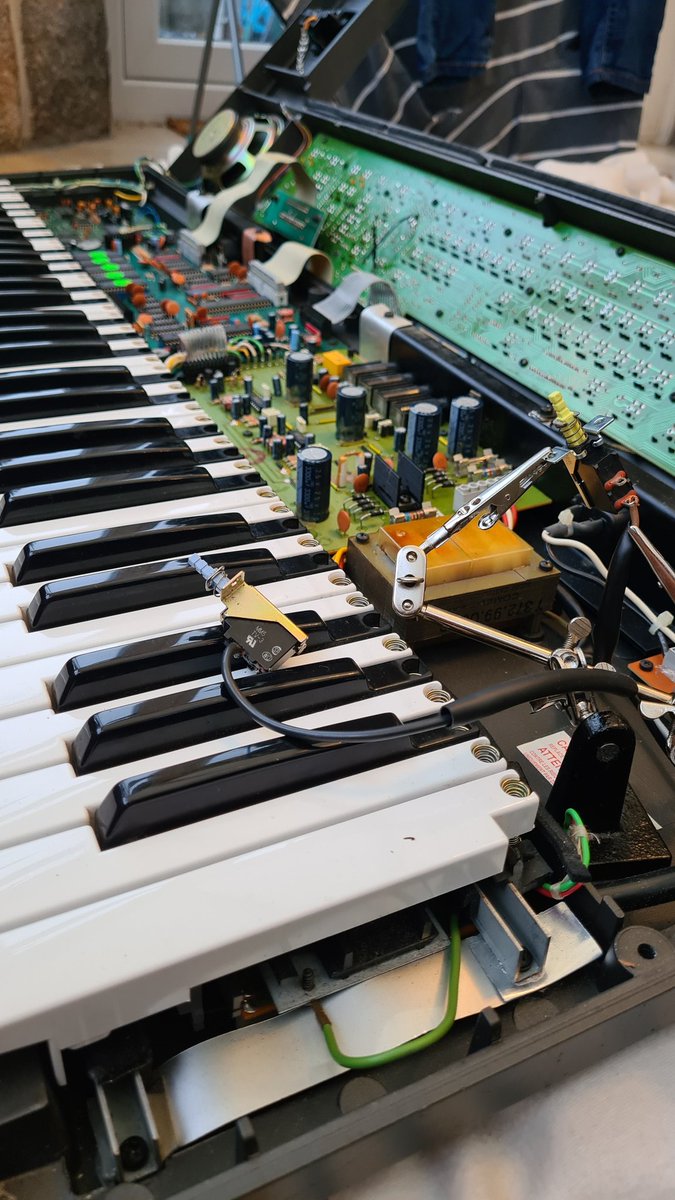 JonXLR8's tweet photo. Roland E-20 power switch now replaced 😀 #iFixit https://t.co/QS8ddUQGFs