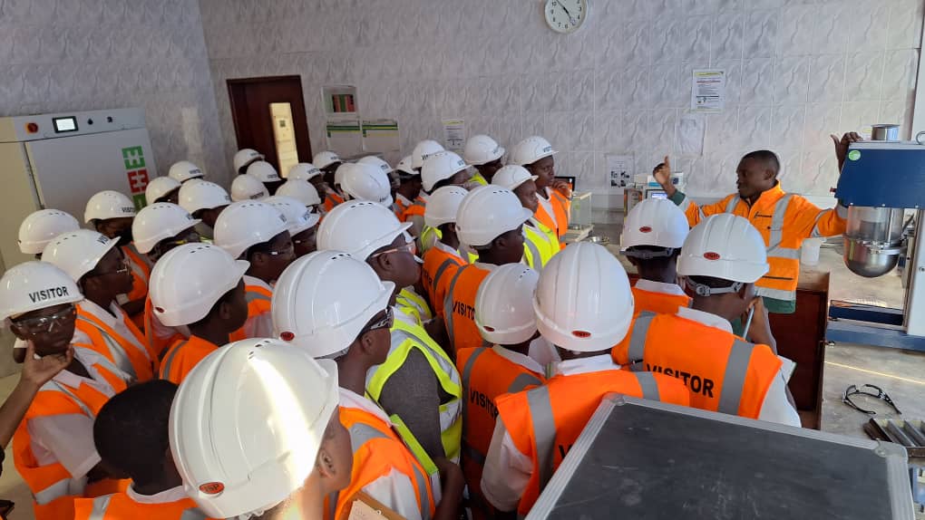 HimaCement's tweet photo. We were delighted to welcome over 200 bright young minds from @msmcnamagunga at our Tororo Plant, on a study tour.
Our team got to witness their curiosity and enthusiasm as they explored the world of cement production.
#partofyoufromthestart #buildersofprogress https://t.co/0j3cSWJVym