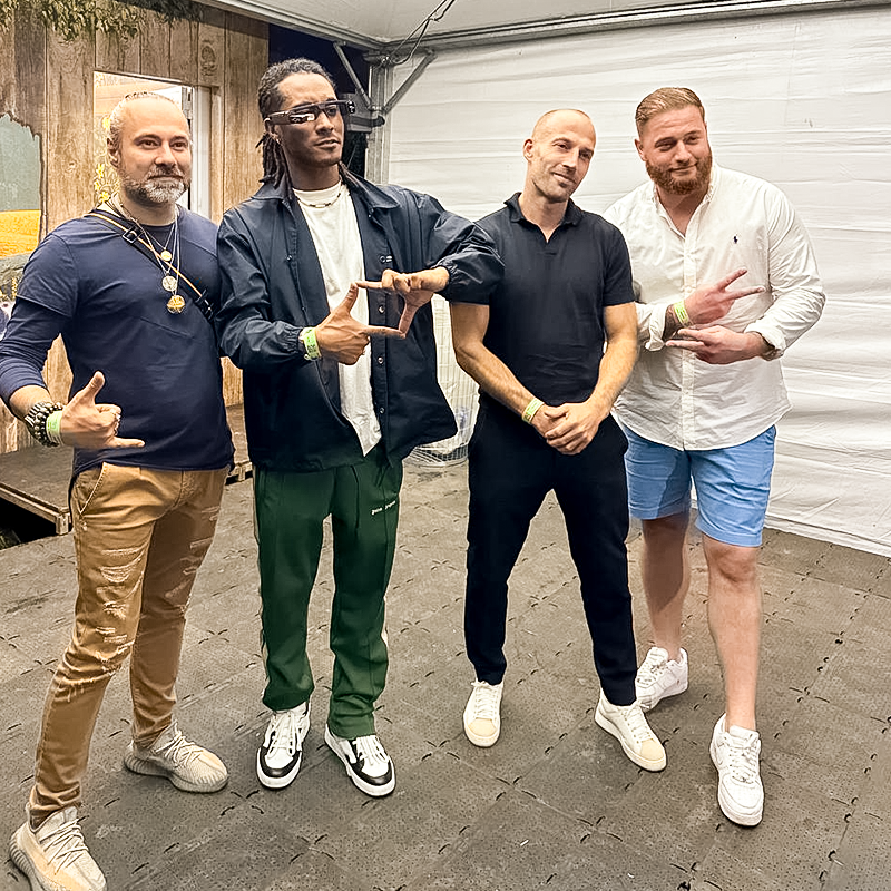 mpaxcom's tweet photo. Talks with @tomorrowland founders, tests by headliners in front of 180K+ fans, and a glimpse into a future where #music &amp; #tech unite globally! @SunneryJames @SJ_RM are already on board.
🕶️#POV magic at #tomorrowlandbrasil!
Music unites, #MetaPax elevates.
Stay tuned! @isay_art https://t.co/FWdr7sx8pD