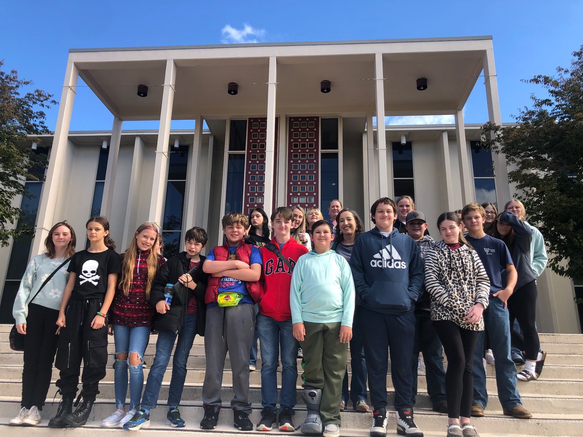 MrsGheesling's tweet photo. 7th graders ventured to UNCA today for a tour! 🏫🩵 https://t.co/KzhA0C4Tj7