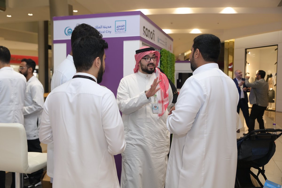 KAMC_MAKKAH's tweet photo. #يحدث_الآن | 📸

#مدينة_الملك_عبدالله_الطبية 

تُقيم فعالية "اليوم التوعوي لمرض التهاب الجيوب الأنفية التحسسي المصاحب للحميات"
بأركان توعوية وتثقيفية للزوار في الردسي مول بجدة. https://t.co/sZ36az00YV