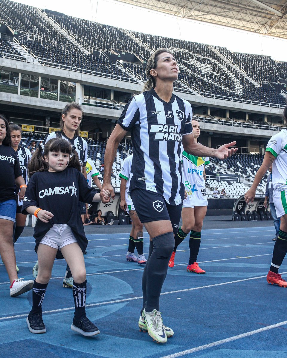 BotafogoFem's tweet photo. Feliz dia, Crias! 👦🏽⭐️👧🏻

Que estejam cada vez mais juntos com o Botafogo e com as #Gloriosas, e seja um dia de muita alegria. Vocês fazem parte da Família Botafogo! 🔥🤍

📸 Arthur Barreto / BFR https://t.co/OFvezqogg0