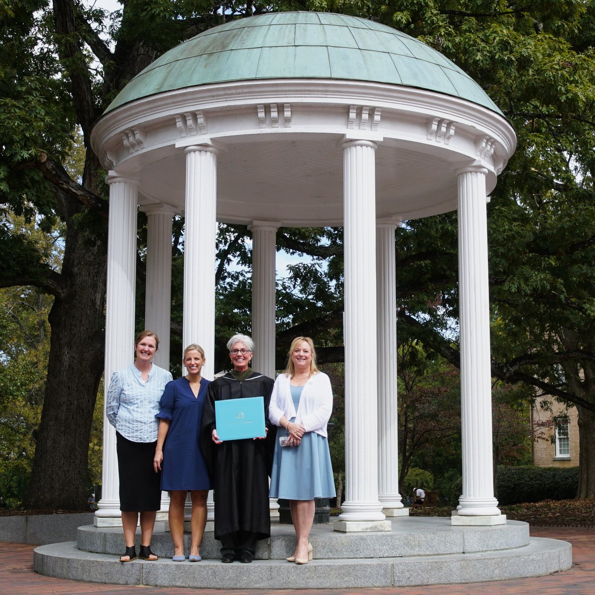 CarolinaRxStory's tweet photo. Today is University Day and @uncpharmacy has extra reason to celebrate today because our amazing alum, Amy Greeson, BSPhar  '90, was honored at today's ceremony with a Distinguished Alumna Award! 🎉 We cannot say a big enough congratulations to @agreeson777 ! 🎉 https://t.co/eut8YLsbxx
