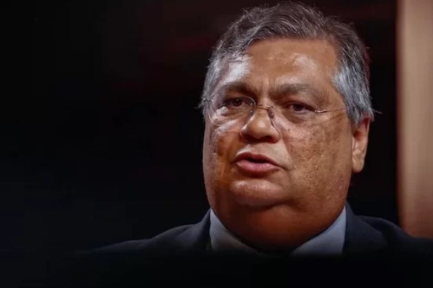 Metropoles's tweet image. 🔥 Dino mobiliza Força Nacional para combater incêndios no Amazonas.

As queimadas, que já atingiram nível histórico para o mês, dificultam a respiração e a sobrevivência de comunidades ribeirinhas.

Leia: bit.ly/46qDqXb