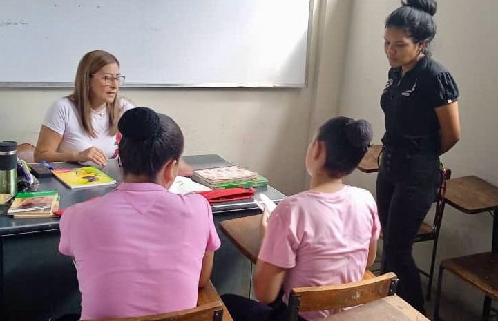 Derecho_paz's tweet photo. Continuamos con las tareas de capacitación en las Entidades de Atención al Adolescente en conflicto con la Ley Penal, a través de talleres sobre los fundamentos legales establecidos en la Lopnna, además de la formación académica a través de las Misiones Robinson y Ribas. https://t.co/VFvpyPCpJF
