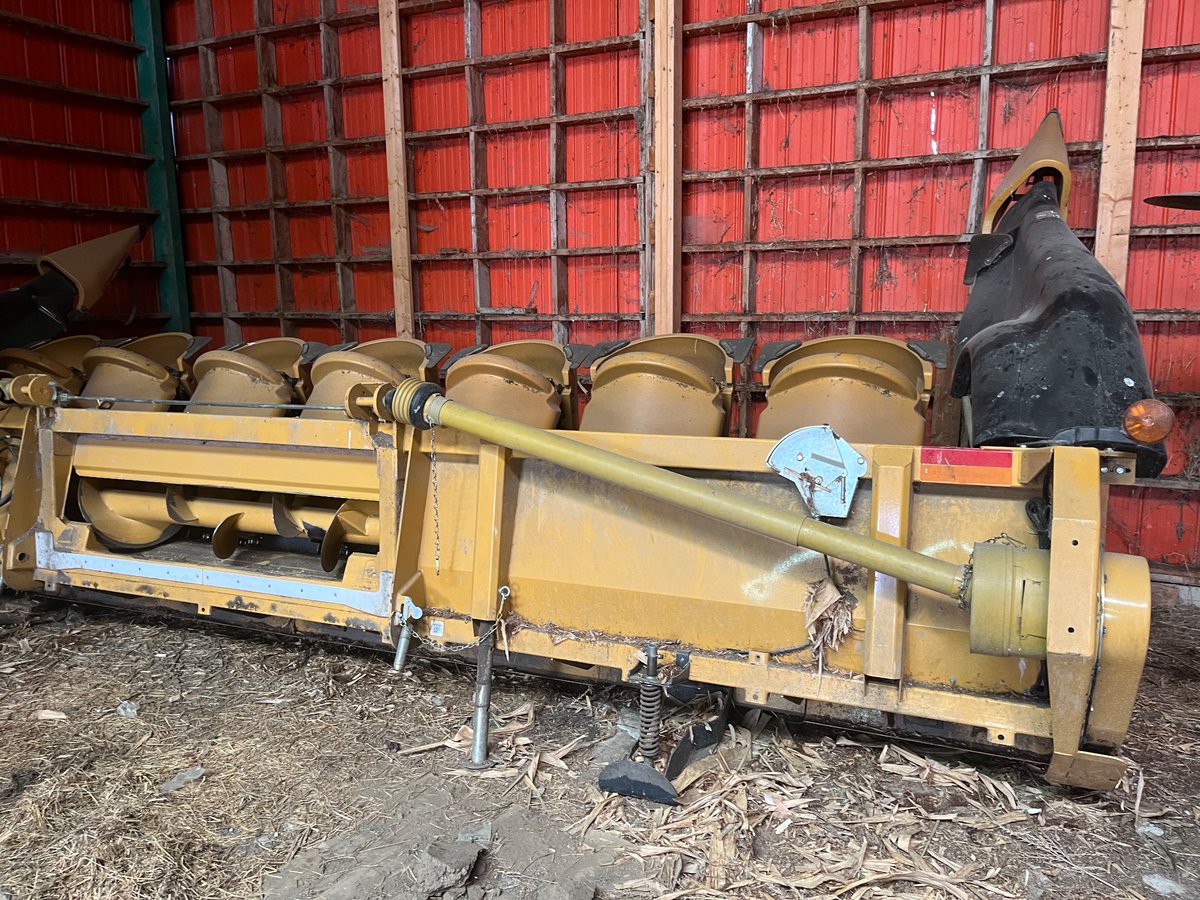 KeithWells6's tweet photo. Claas Lexion 8 row corn head for sale.  Surplus to our needs.  Knife rollers.  Excellent condition.  Stored inside https://t.co/Has5T701d9