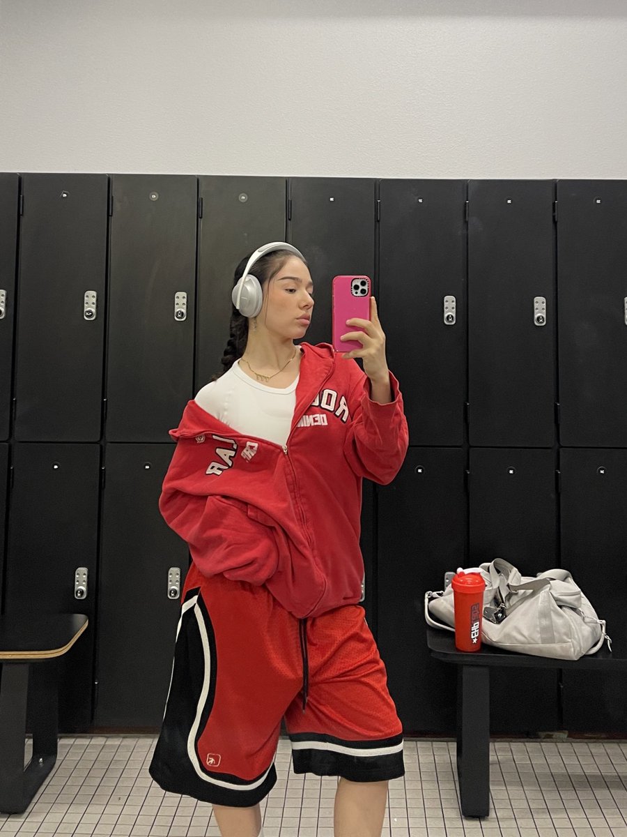 daisybgu's tweet photo. pre &amp; post gym 🏋🏻‍♀️ https://t.co/9mGJQjNsqC