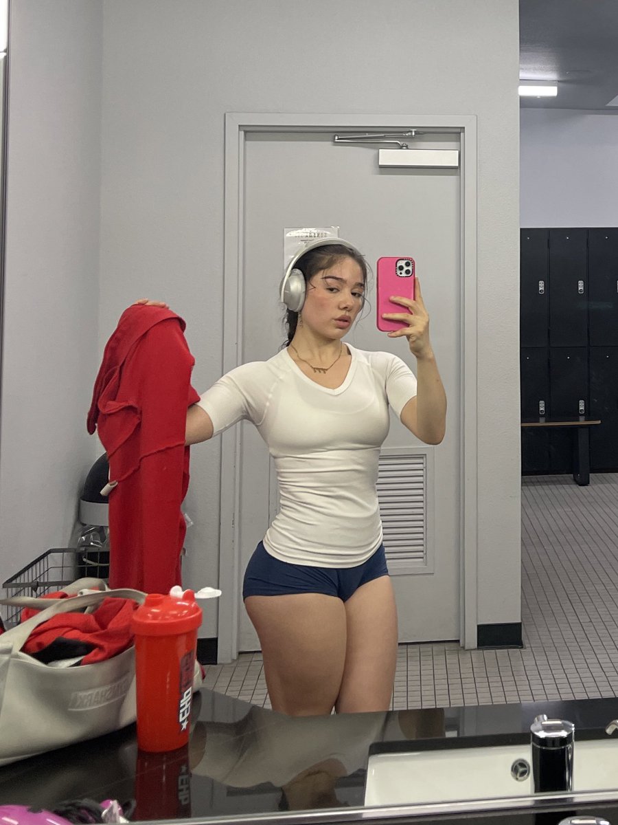 daisybgu's tweet photo. pre &amp; post gym 🏋🏻‍♀️ https://t.co/9mGJQjNsqC