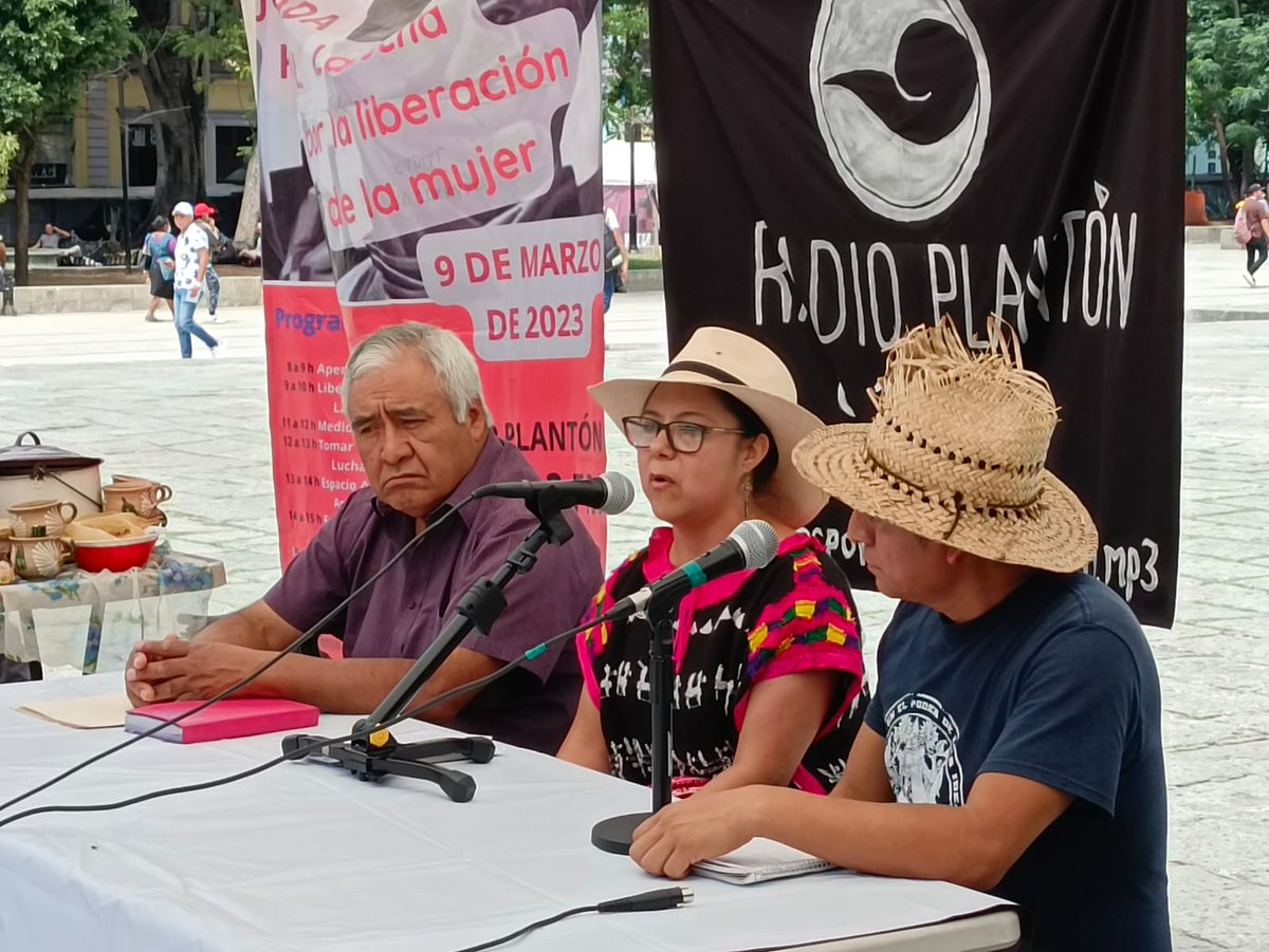 laminuta's tweet photo. "La base de la organización comunitaria es la resistencia, es una de las enseñanzas en la conformación del #Copudever en la Costa de Oaxaca": Angélica Castro de EDUCA en su intervención en la Jornada Radial de Radio Plantón #12DeOctubre2023 https://t.co/V9QKQeMK5X https://t.co/iHwsWV1eqh