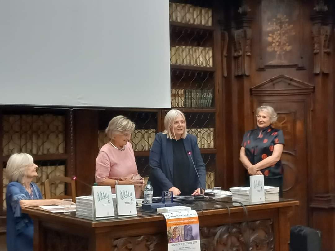 #GenioDelleDonne #Congrats 
👏 A Sabina Nuti, rettrice della Scuola Superiore Sant'Anna di Pisa, in dialogo con <a href="/CiniLetizia/">letizia cini</a> <a href="/qn_lanazione/">La Nazione</a>, è stato assegnato il premio "Montale Fuori di Casa 2023". La cerimonia al Gabinetto Vieusseux, a Firenze.
📄 urly.it/3xrfd