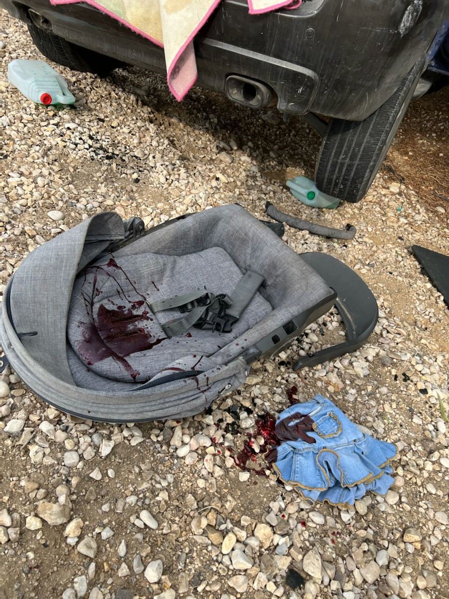 Inclutus's tweet photo. Viel Blut, keine Leichen sichtbar

Kibbutz Re'em 
Hier wurden wohl Kleinkinder ermordet. 

South First Responders
#HamasMassacre #HamasTerrorism https://t.co/Dl8NJHnXFX