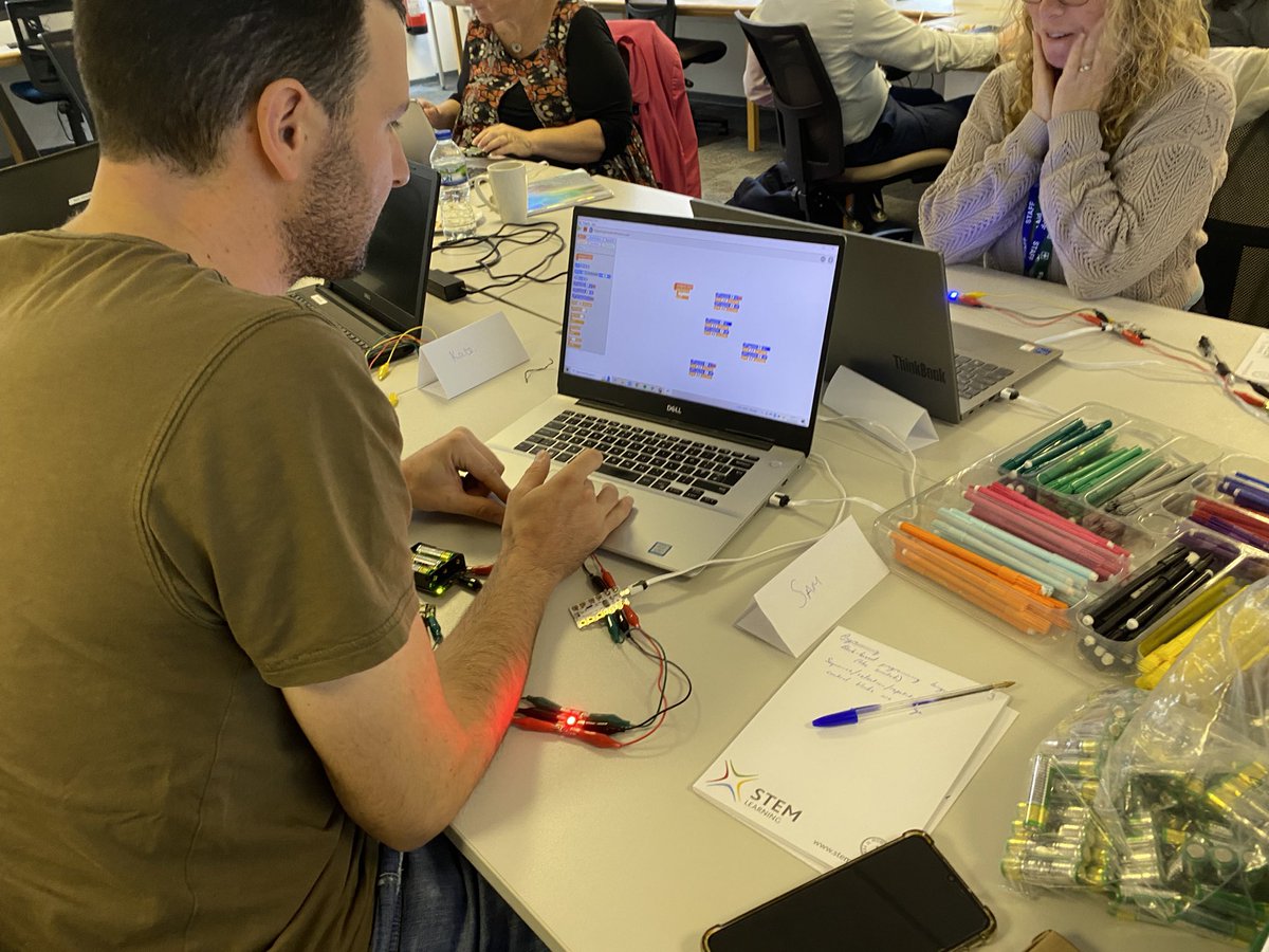 MWimpennyS's tweet photo. Great crumble CPD session on campus this morning with fantastic bunch of local primary school teachers @brookes_edu @ComputingHubBaO @RedfernElec #physicalcomp #computing https://t.co/Sa1HZdkBKI