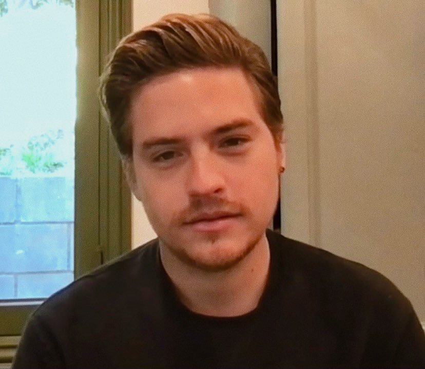 LeonSKennedyv's tweet image. Buenos y frescos días, ogros y ogras.