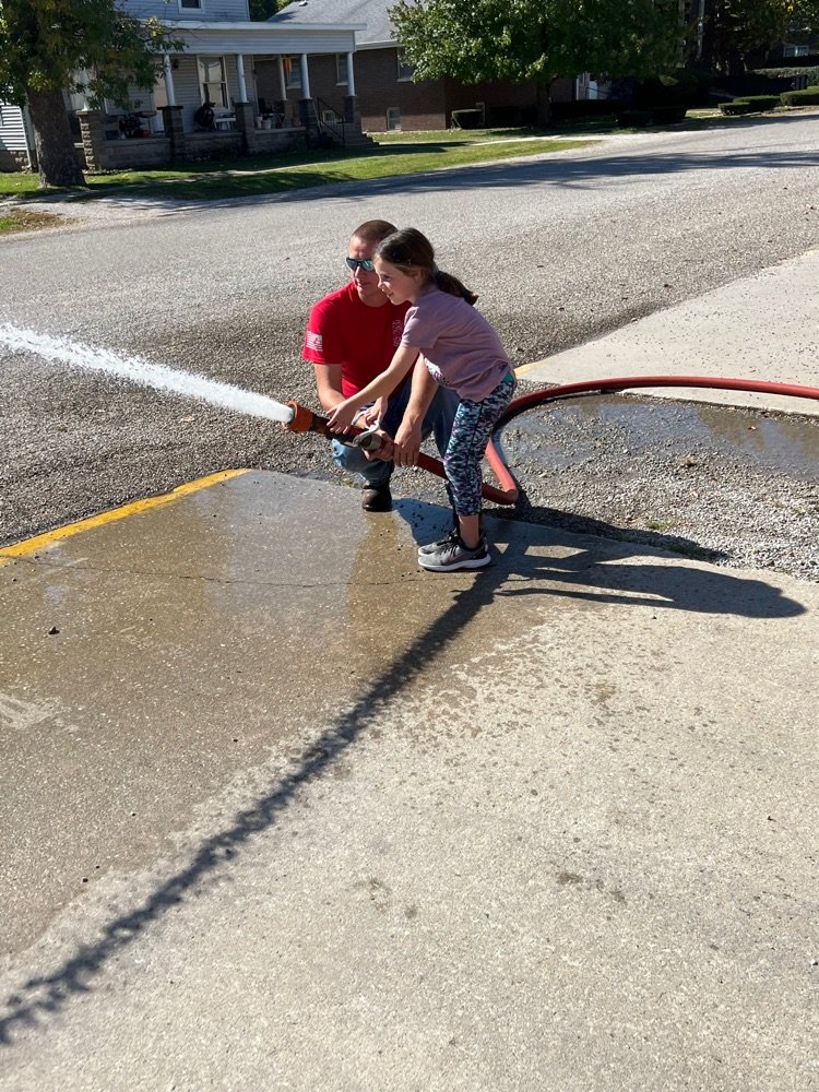 FisherBunnies's tweet photo. 1R has been learning about fire safety this week and we ended it with a trip to the fire station! https://t.co/I8CSSqNPGo