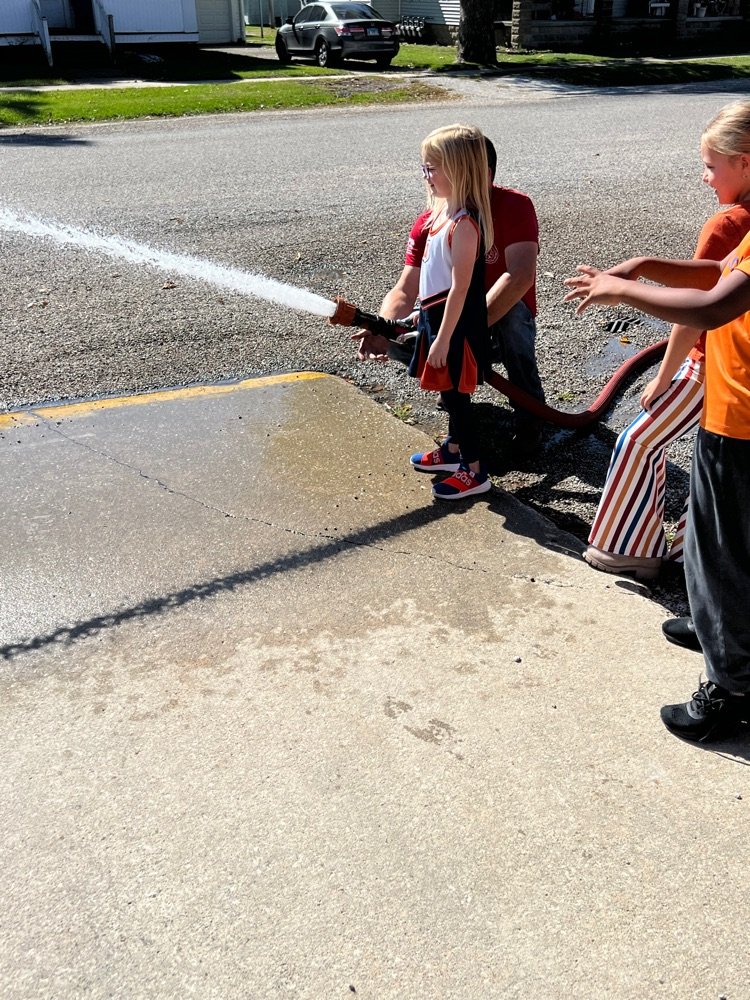 FisherBunnies's tweet photo. 1R has been learning about fire safety this week and we ended it with a trip to the fire station! https://t.co/I8CSSqNPGo