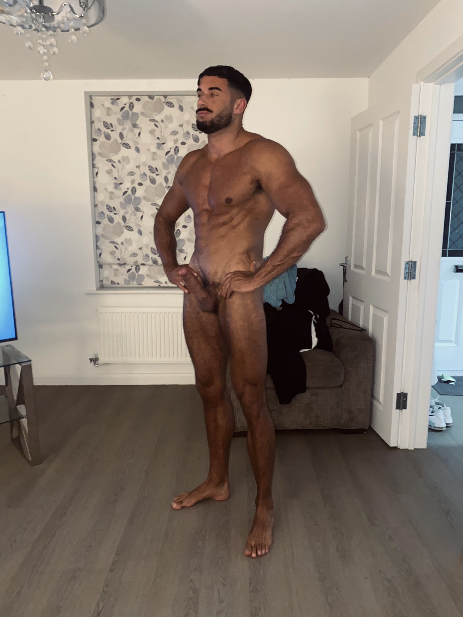 How I walk round my house 99% of the time 🤷‍♂️ https://t.co/10gt9osdt0