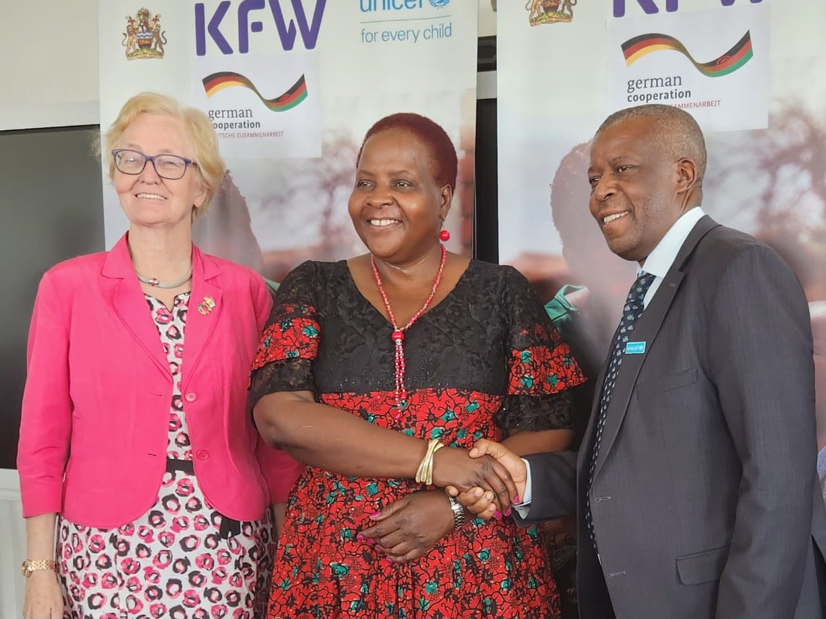 "Improving nutrition is a precondition to reducing #child mortality, improving maternal health, combating diseases, and eradicating poverty and hunger,” - UNICEF Rep <a href="/ShadrackOmol/">Shadrack Omol</a> said at a press briefing on Germany's additional nutrition support to Malawi.
<a href="/KfW_int/">KfW</a> <a href="/BMZ_Bund/">Bundesentwicklungsministerium</a>