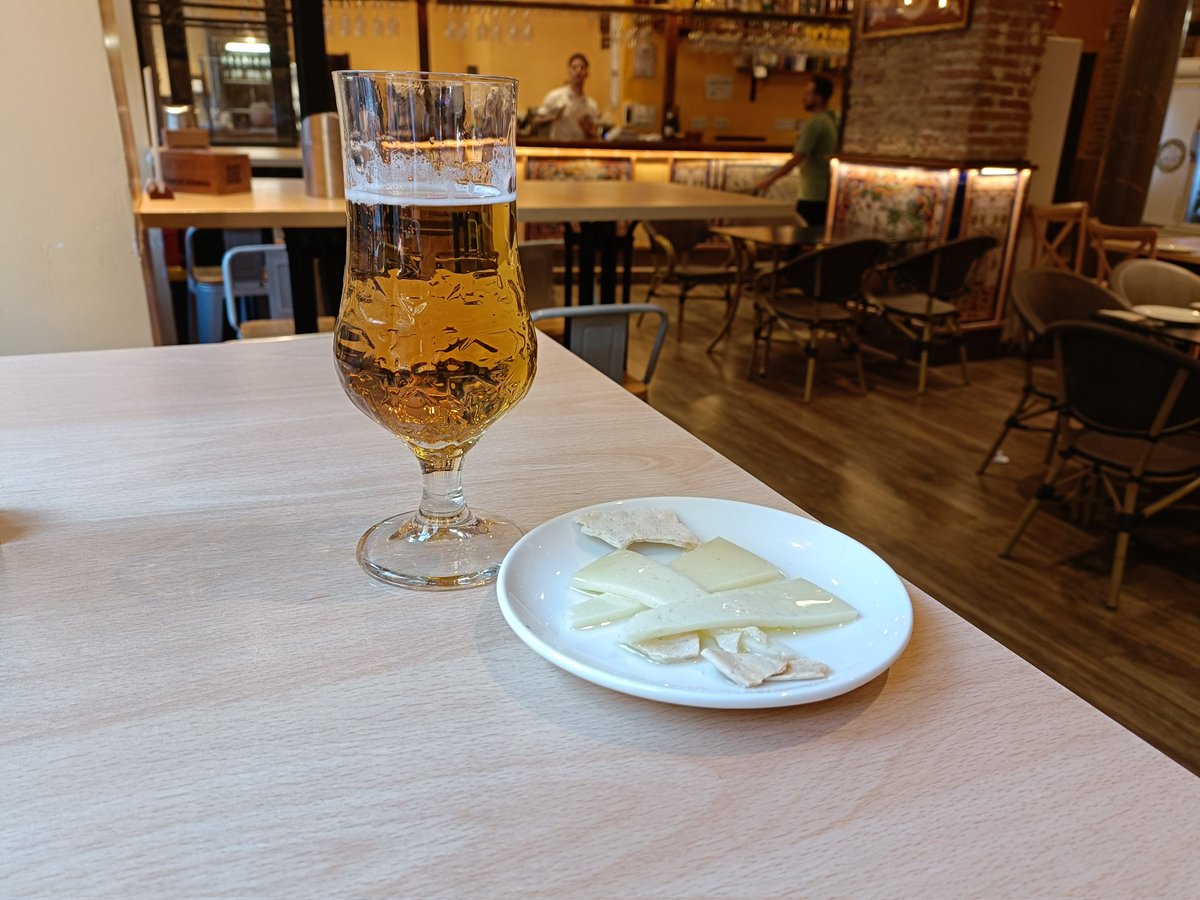crispi32's tweet photo. Granada es el paraíso donde nació el Tapeo #Granada #tapeo #barcasajulio https://t.co/9N2DFRyHCF