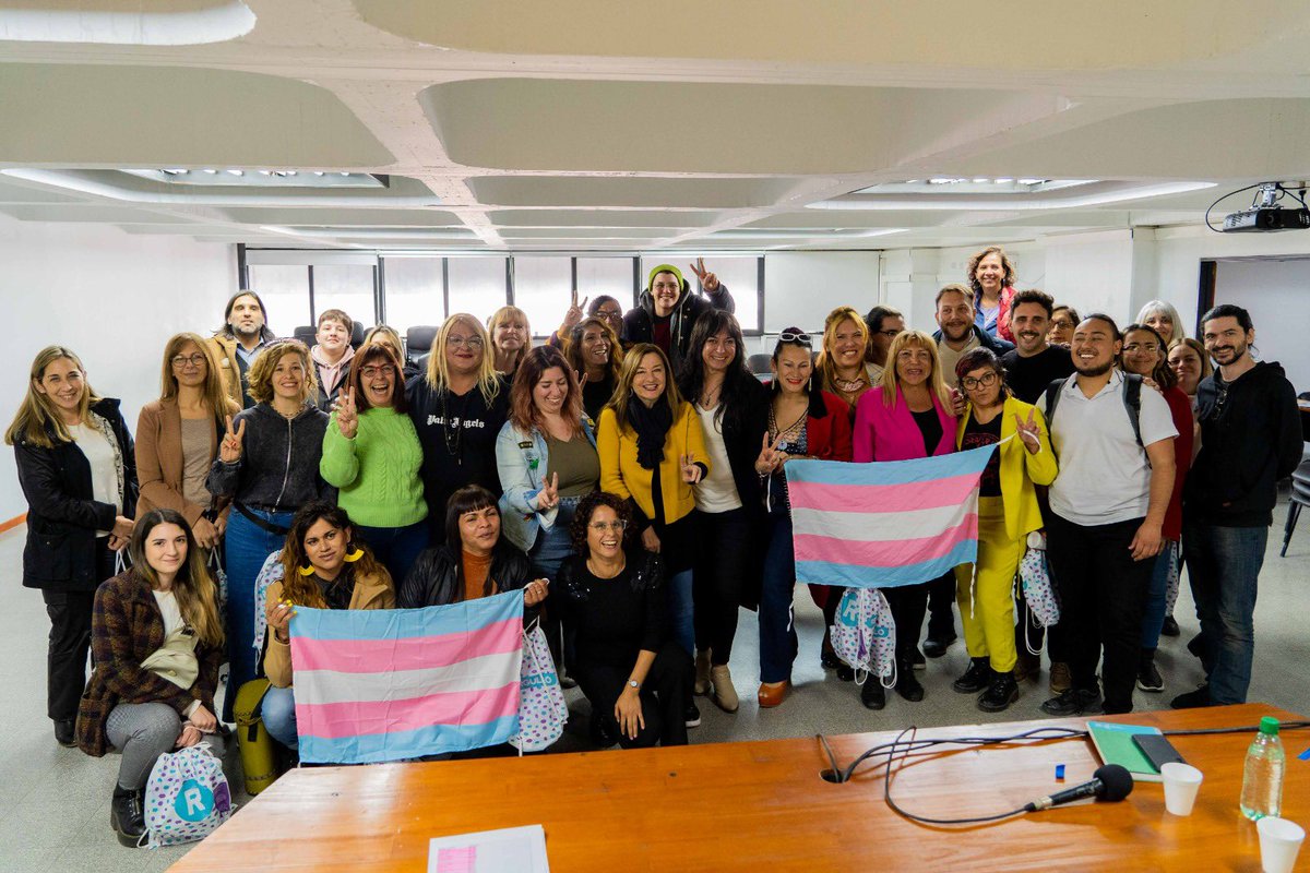 Junto a la subsecretaria <a href="/LuciaPortos/">Lu Portos</a> y a la directora provincial <a href="/Daniela_castro_/">Daniela Castro ☀️</a> compartimos una jornada de trabajo con ingresantes a la Administración Pública provincial en el marco del cumplimiento de la Ley de #InclusiónLaboral.