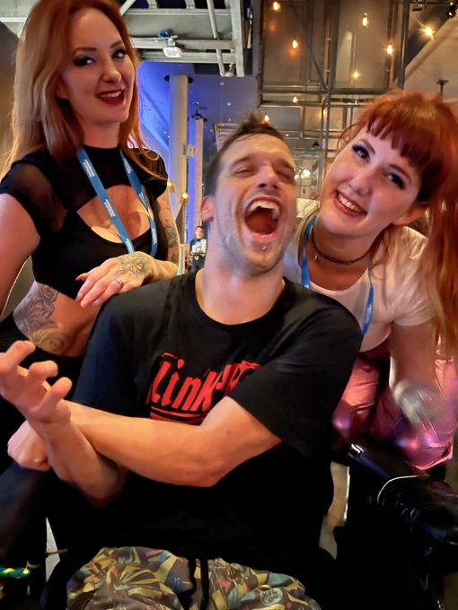 Great evening at the @blink182 gig last night, the VIP experience at the o2 was amazing (thank you W<a class="tags" target="_blank" title="On Twitter" href="/?out=eyJ0eXAiOiJKV1QiLCJhbGciOiJIUzUxMiJ9.eyJpYXQiOjE3MjI1NjgzMzUsImlzcyI6InR3cG9ybnN0YXJzLmNvbSIsIm5iZiI6MTcyMjU2ODMzNSwiZXhwIjoxNzU0MTA0MzM1LCJyZWRpcmVjdF91cmwiOiJodHRwczovL3R3aXR0ZXIuY29tL2JsaW5rMTgyIn0.YfjTRYXMkU1PvjEpk6WVE_Gq7jODpuLntb_5CvRIH--zQfb6LUXdHHX9P9ZE8hUCvth3abZRW37DnxHax7c1hQ">@blink182</a><a href="/tag/girlsnight"class="tags"><span>#girlsnight</span></a><a href="/tag/blink182"class="tags"><span>#blink182</span></a>