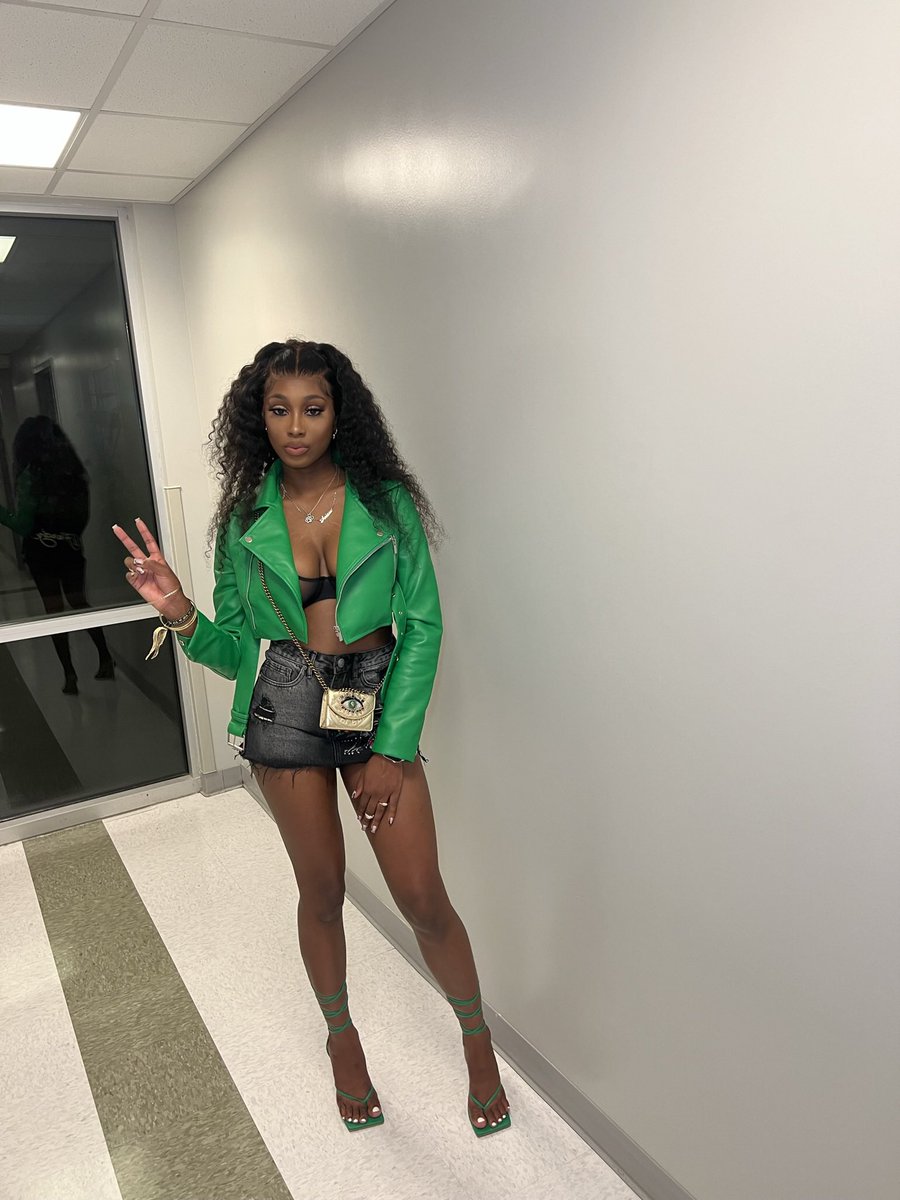 aaniaare_'s tweet photo. HBCU girl >>> https://t.co/A5BIA2BKOJ