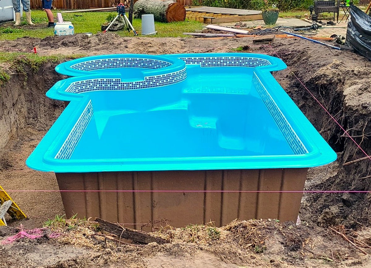 hinejs's tweet image. Despite the rainy weather, this new fiberglass pool spa combo swimming pool is finding it's forever home today. The Passione by Exclusive Pools is the perfect pool spa interaction for the entire family. Who's ready to swim?

#floridaleisurepoolandspa #fiberglasspool...