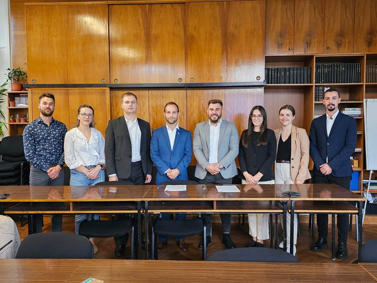ywp_kosovo's tweet photo. We concluded the visit to IWA YWP Czech Republic by forging international partnerships and collaborations! We are happy to announce that we have signed a memorandum of understanding with the chapter in Czechia. We are excited about the future collaborations of the two chapters. https://t.co/ZLrxtLZ21i