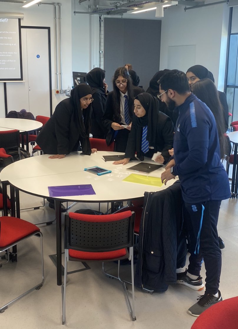A great experience for Y10 students today. They got to trial two subjects at @UCLan. Science, Engineering, Games design and Photography were all popular! A brilliant day and aspirational for all 👨‍🎓🧑‍🎓📸🔬🧬