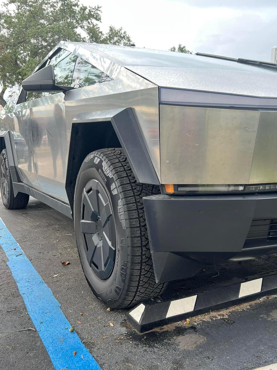 greggertruck's tweet photo. Cybertruck with Perelli tires and the new aero caps

Check out the wiper in action also! https://t.co/snnxnGwmGX