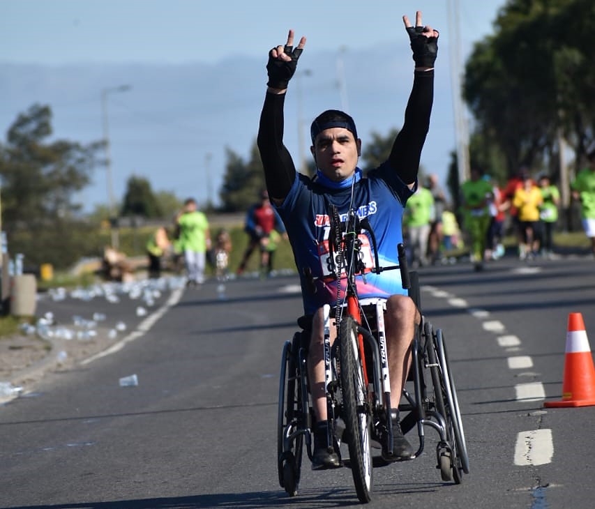Gendarmeria_Ara's tweet photo. 🥇¡Felicitaciones campeón!🥇

Funcionario de Gendarmería del CCP #Collipulli Gendarme Segundo José Sandoval Sandoval, obtuvo 1er lugar en la media maratón del #Biobío en #Concepción, en la categoría 21k discapacidades diferentes.

#SomosReinserciónySeguridadPública https://t.co/yMxJX803iI