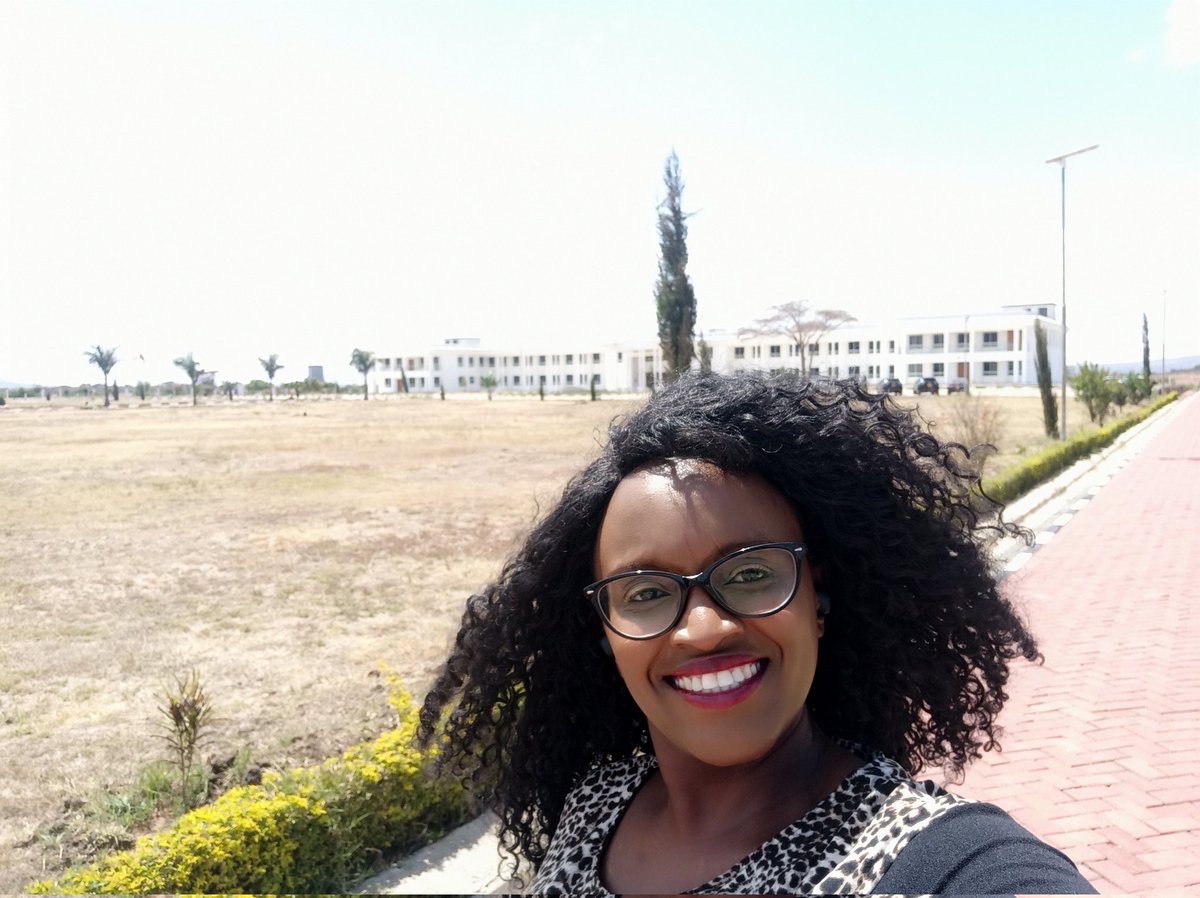 MbitiVioleta's tweet photo. Today I visited "White House" for the very first time upon invitation from the Office of The Governor Machakos County to discuss pertinent issues for the benefit of Machakos residents💃💃💃The architect has done a good job ☺️Will share details of my mission later on. https://t.co/EsrF8TMoGD