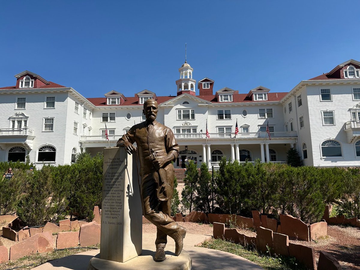 channel2kwgn's tweet photo. Estes Park is known as one of the best places to see fall colors and the haunted and historic Stanley Hotel. Trips to Discover is naming Estes Park one of the best small towns in the country to visit for Halloween. https://t.co/hPL1whRTXe https://t.co/fjq37Lhrm3